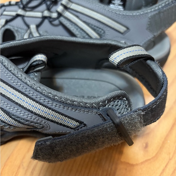 Lands’ End men’s water shoes - size 10.5 EE - Picture 6 of 7